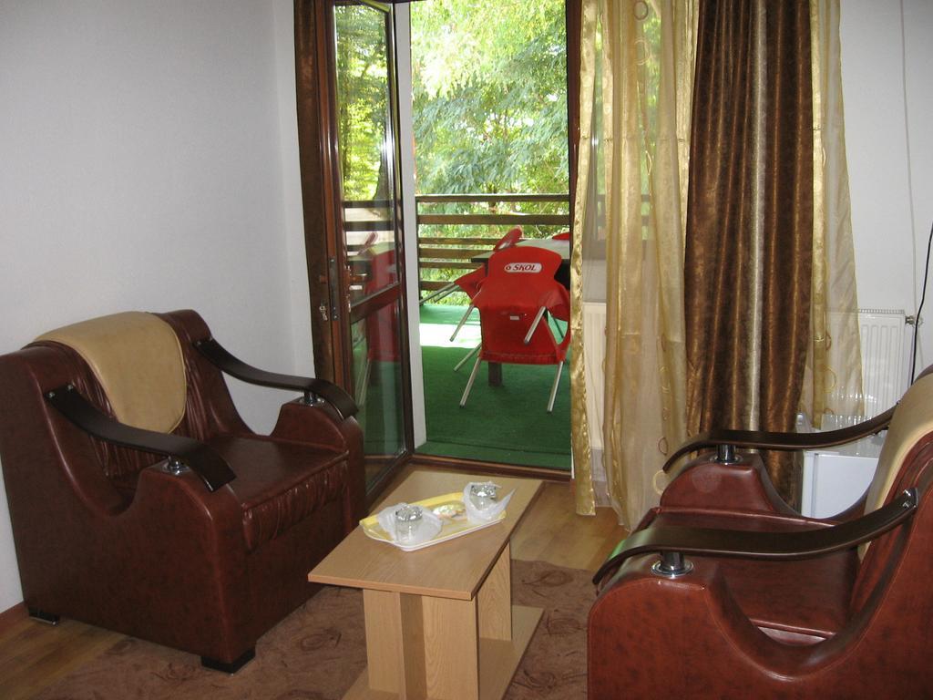 Pensiunea Pomi -Oesti Hotel Albestii Paminteni ห้อง รูปภาพ