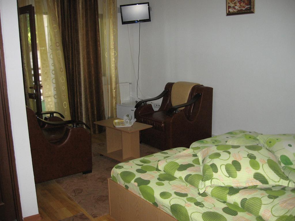 Pensiunea Pomi -Oesti Hotel Albestii Paminteni ภายนอก รูปภาพ