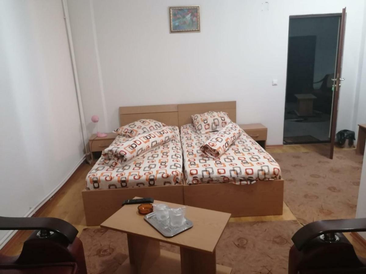 Pensiunea Pomi -Oesti Hotel Albestii Paminteni ภายนอก รูปภาพ