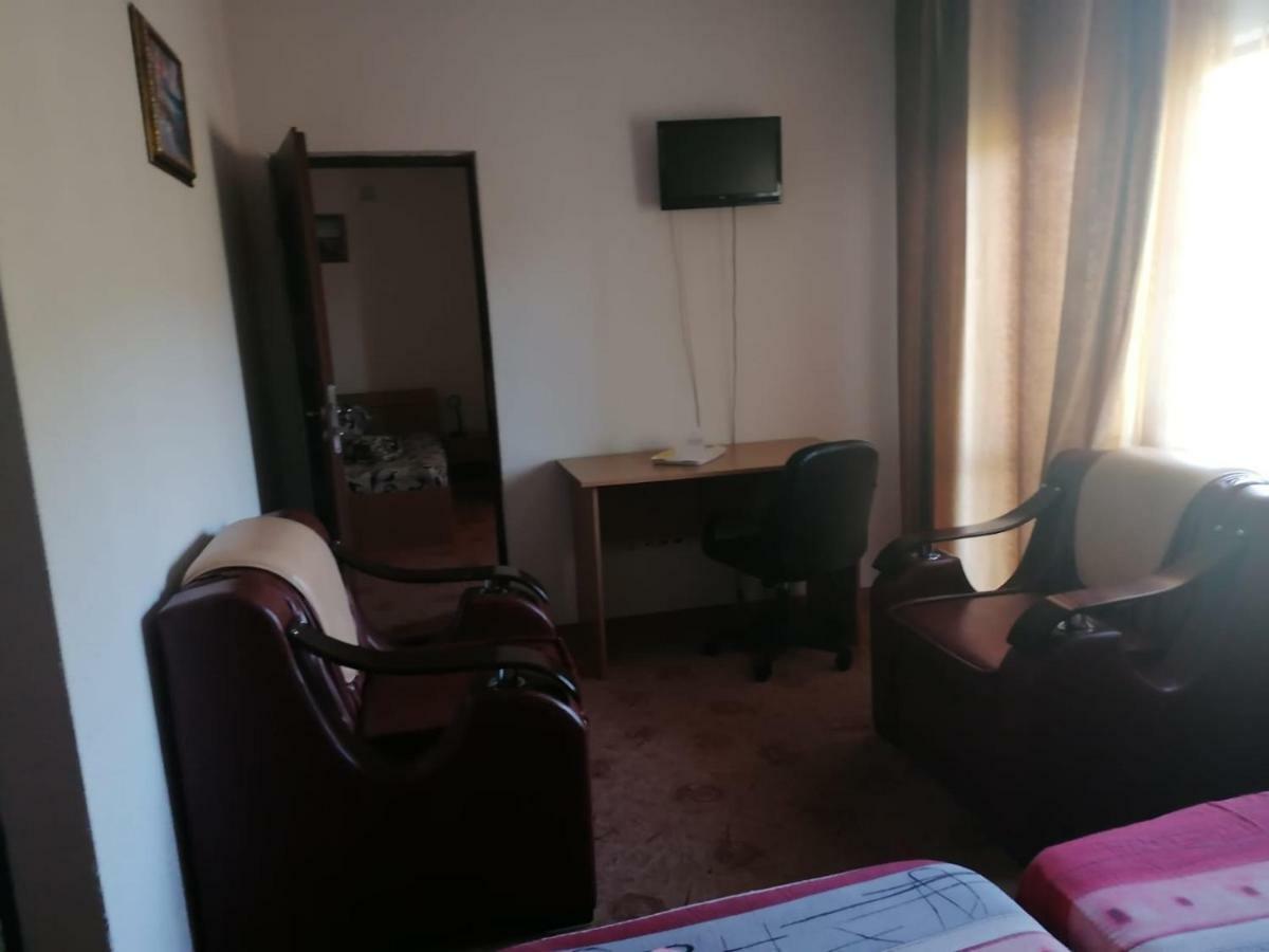 Pensiunea Pomi -Oesti Hotel Albestii Paminteni ภายนอก รูปภาพ