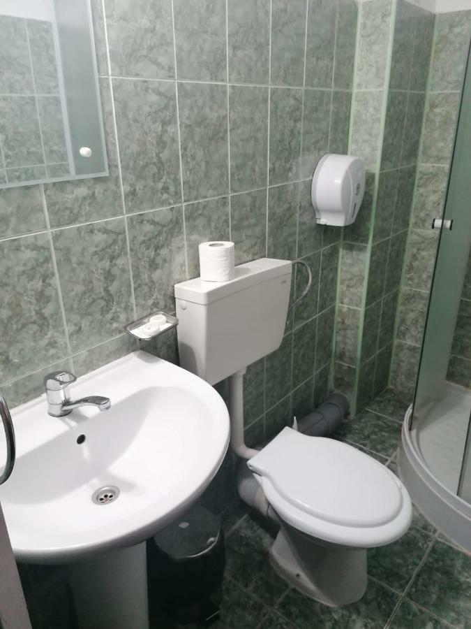 Pensiunea Pomi -Oesti Hotel Albestii Paminteni ภายนอก รูปภาพ