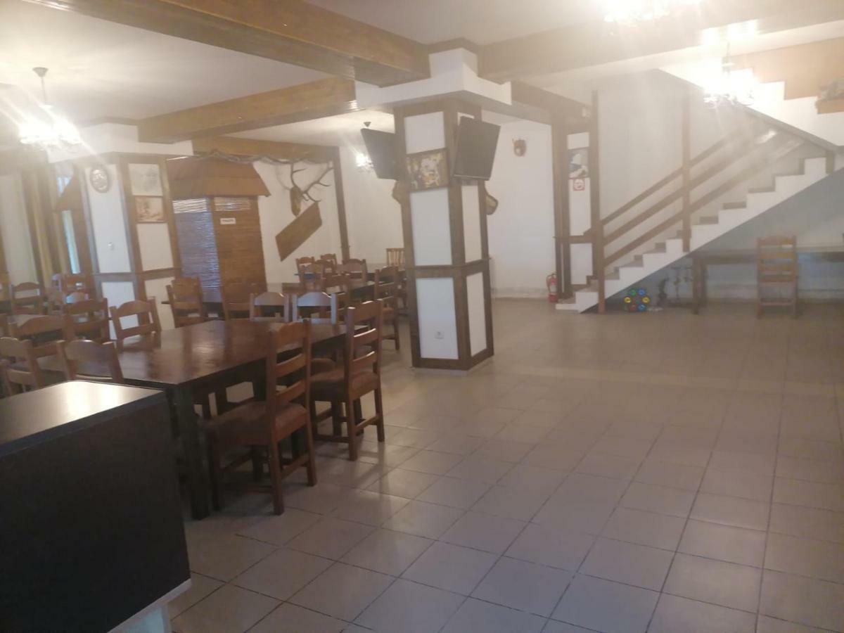 Pensiunea Pomi -Oesti Hotel Albestii Paminteni ภายนอก รูปภาพ